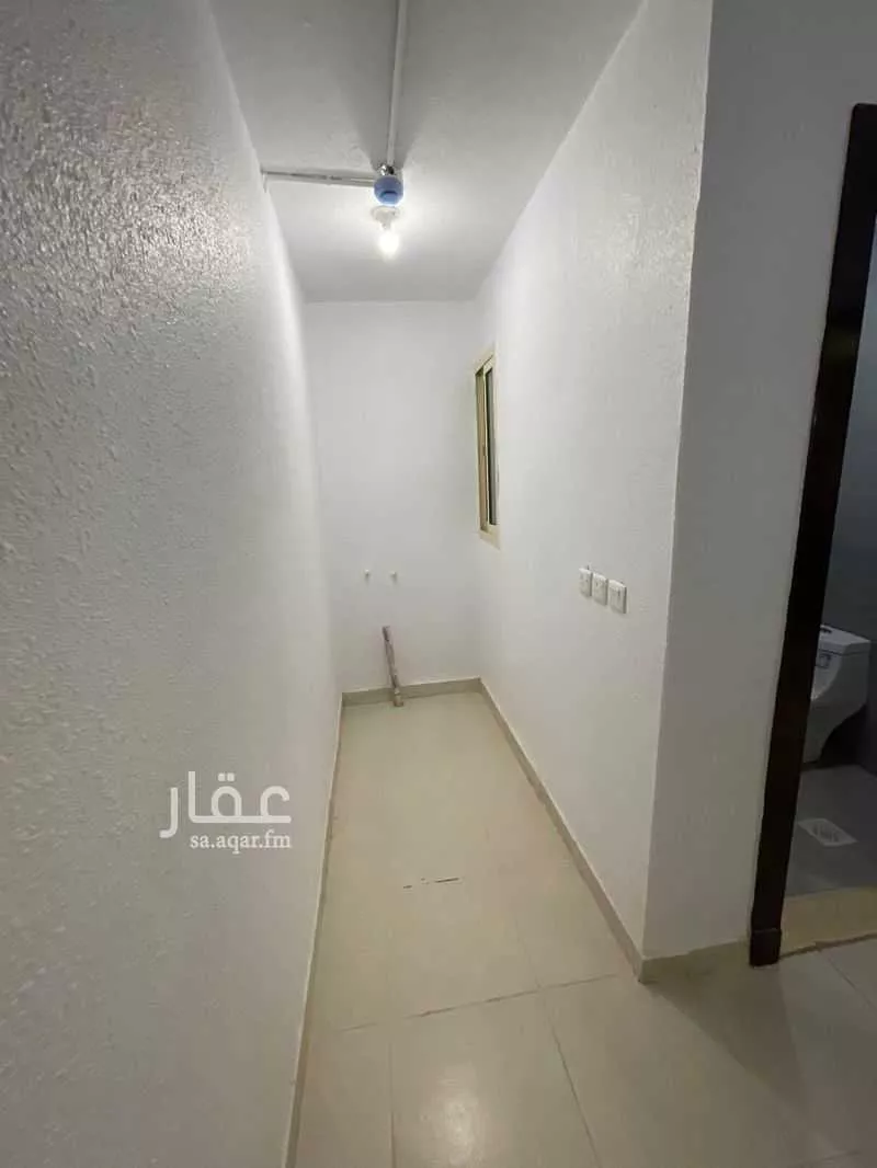 مكتب 1800 م² في العارض 2