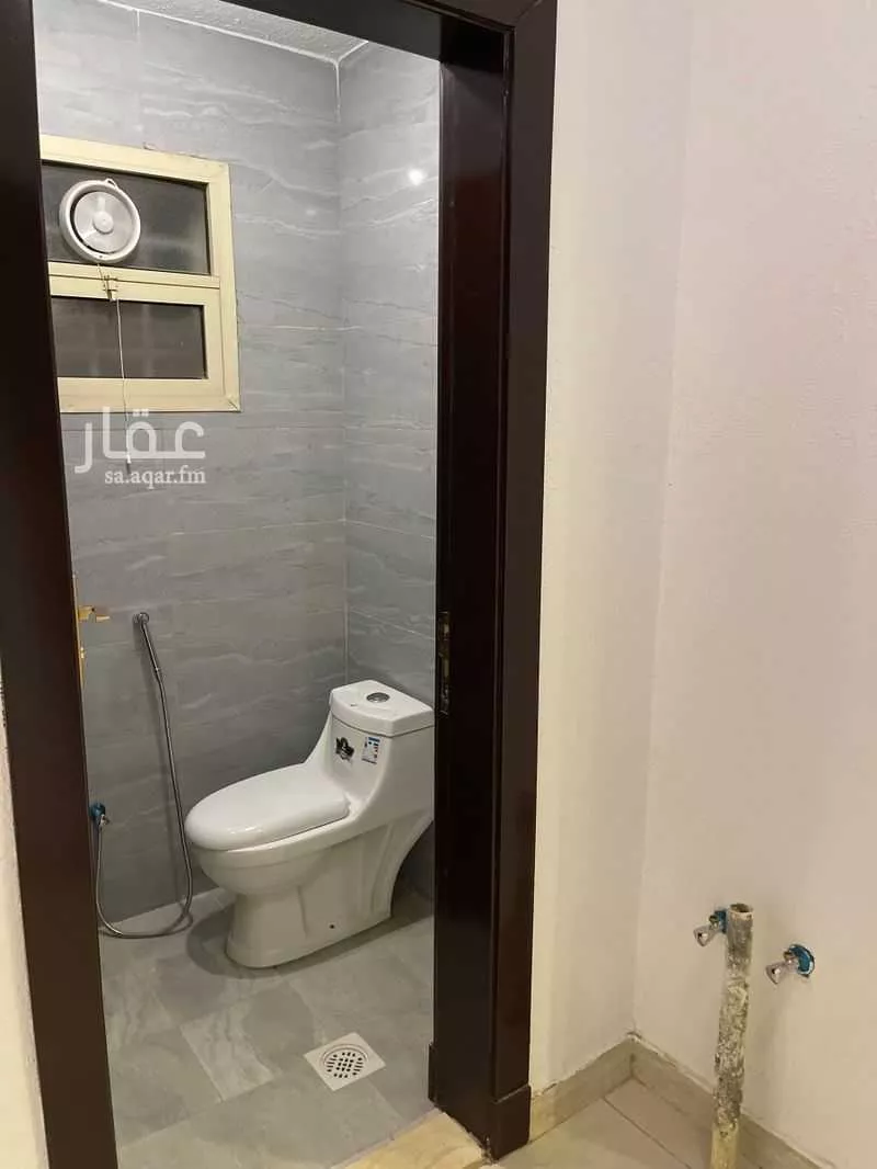 مكتب 1800 م² في العارض 3