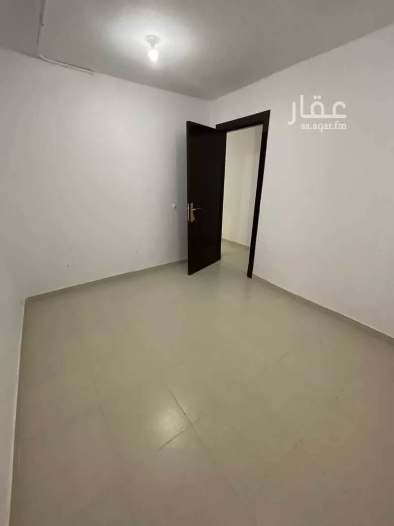 مكتب 1800 م² في العارض 4