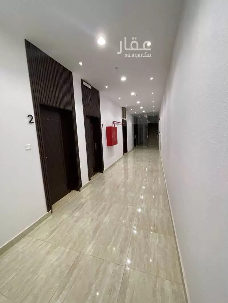 مكتب 1800 م² في العارض 6