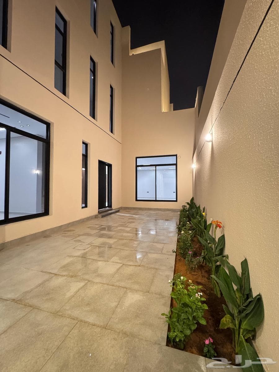 8 bedroom villa in Al Mahdiyyah 2