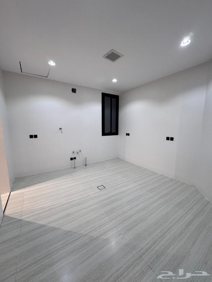 8 bedroom villa in Al Mahdiyyah 9