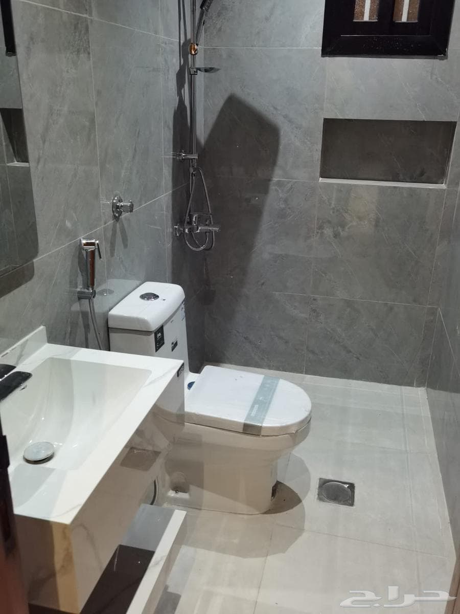 شقة 3 غرف في الروضة 2