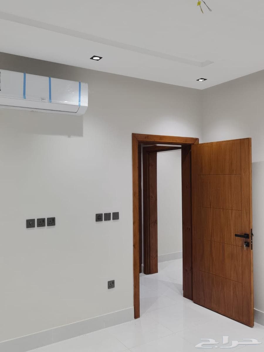 شقة 3 غرف في الروضة 8