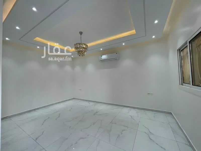 فيلا 4 غرف في الملقا 2