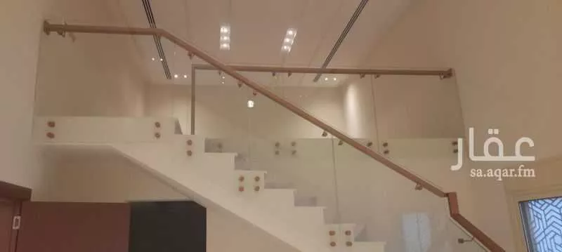 فيلا 4 غرف في النخيل 3