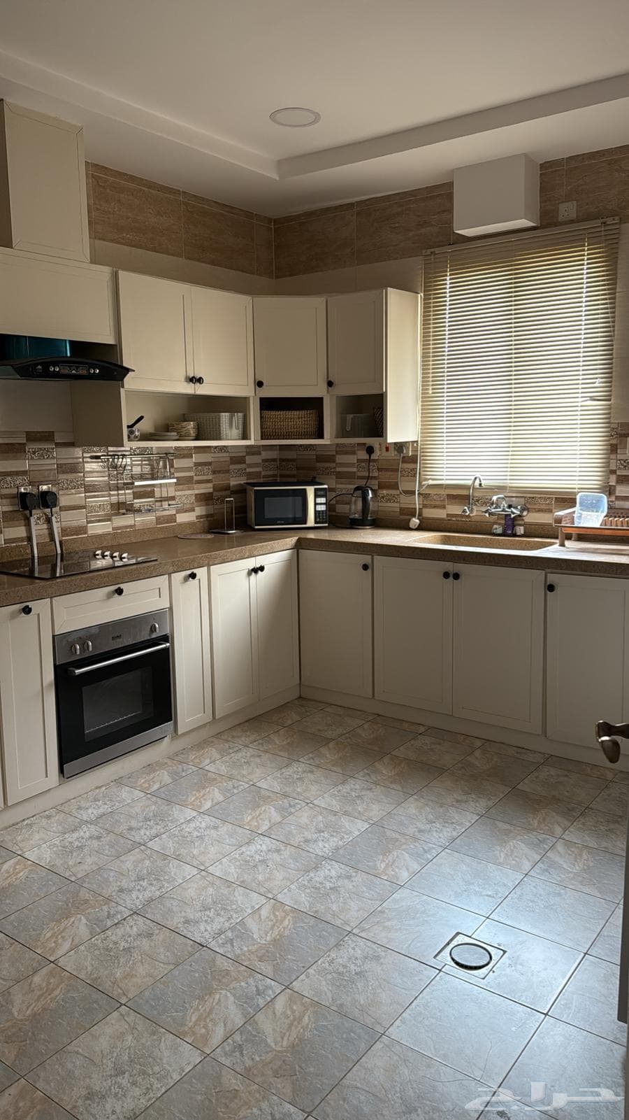 شقة 2 غرف في النور 10