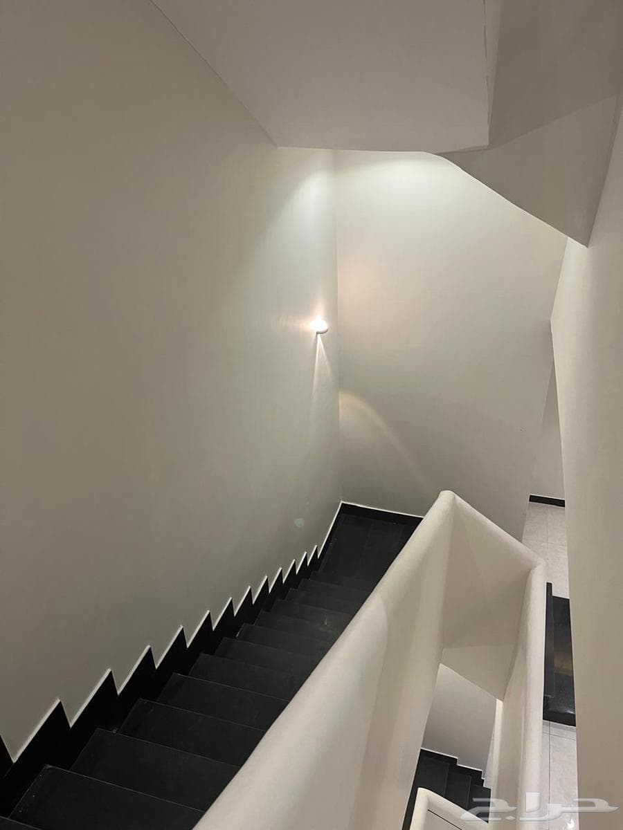 فيلا 7 غرف في نبلاء 5