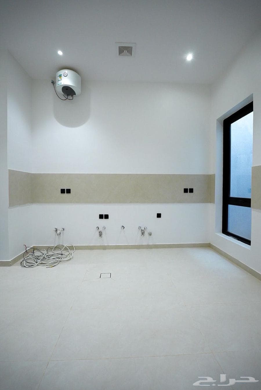 شقة 3 غرف في المرجان 4