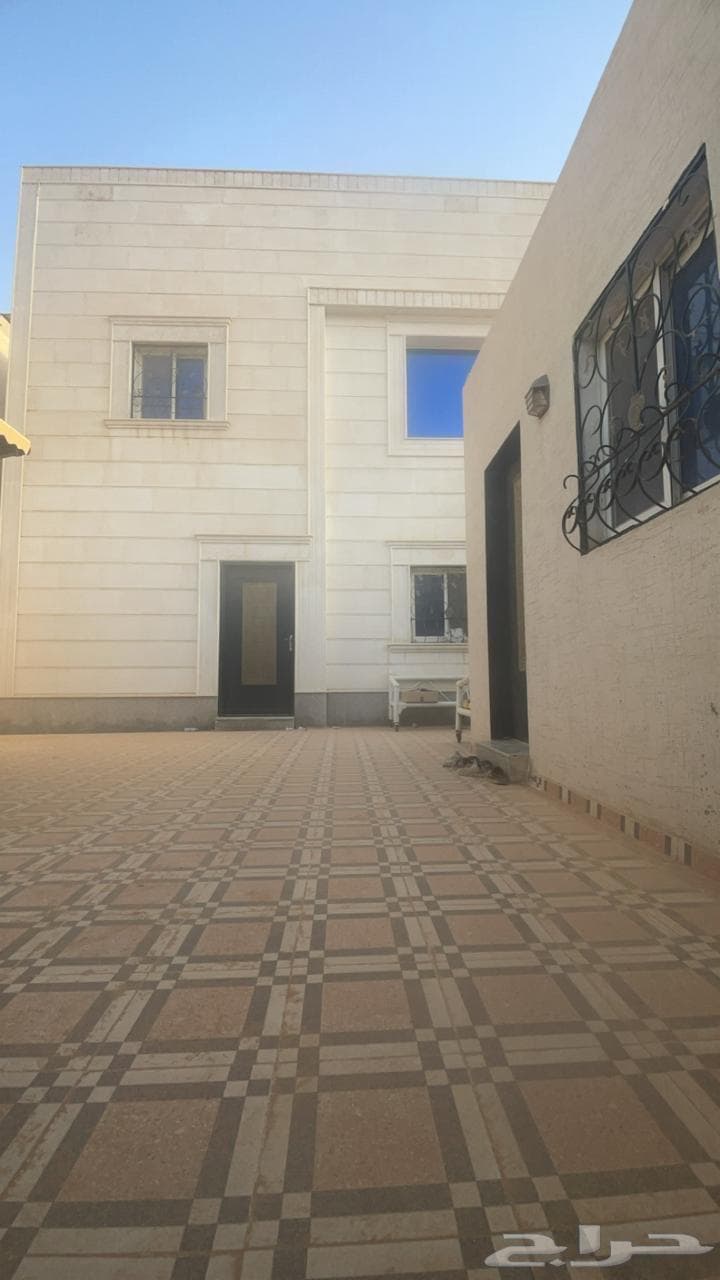 فيلا 10 غرف في الرمال 1