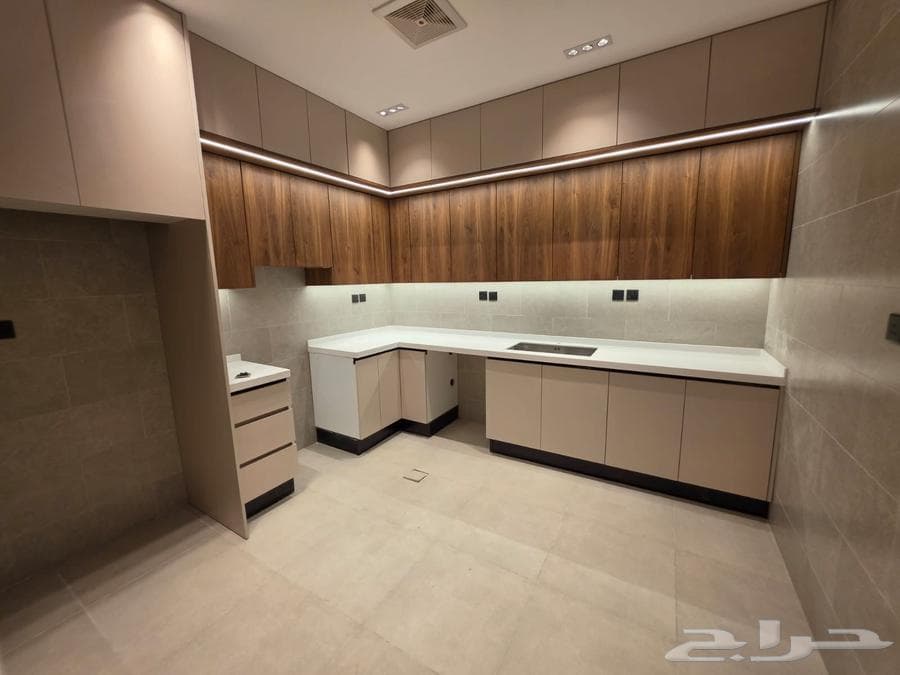 4 bedroom apartment in Al Salamah 8