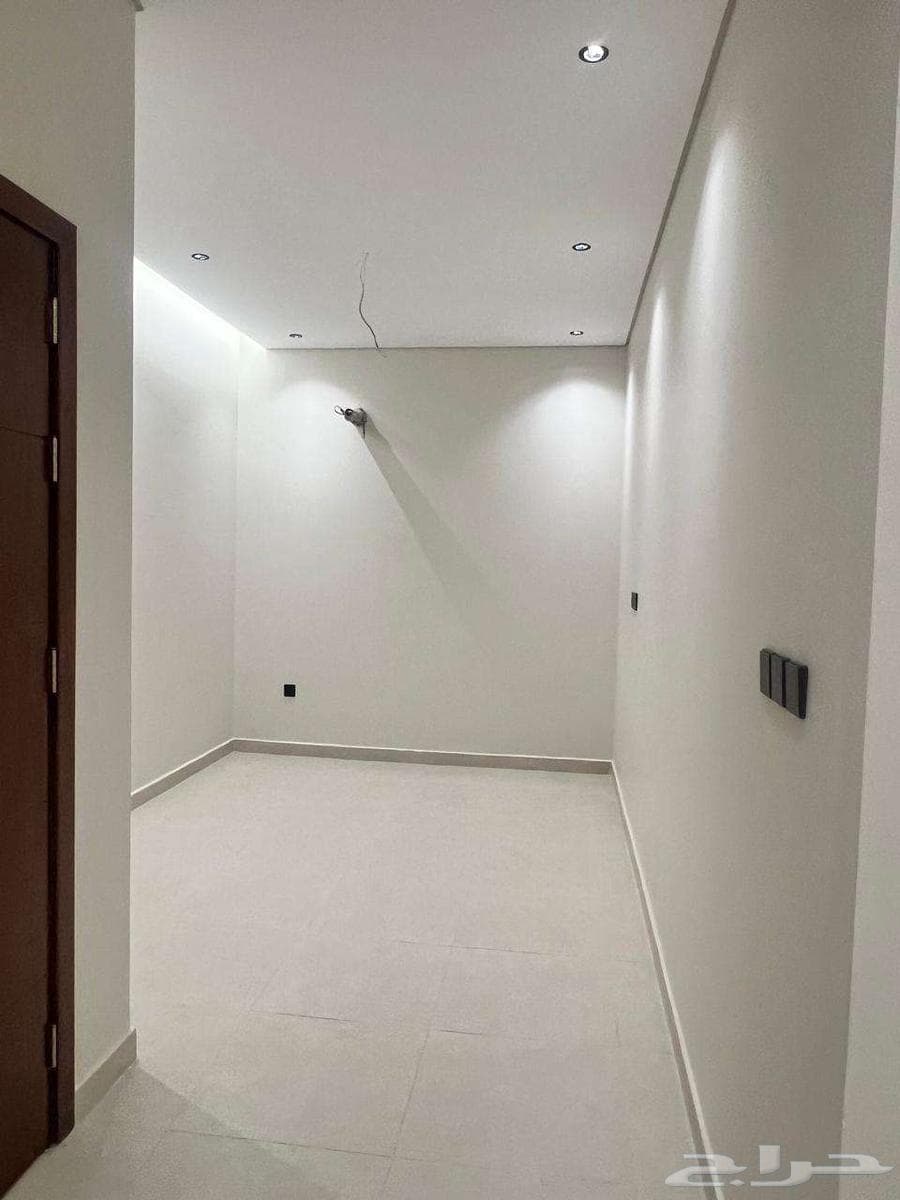 شقة 4 غرف في الريان 8