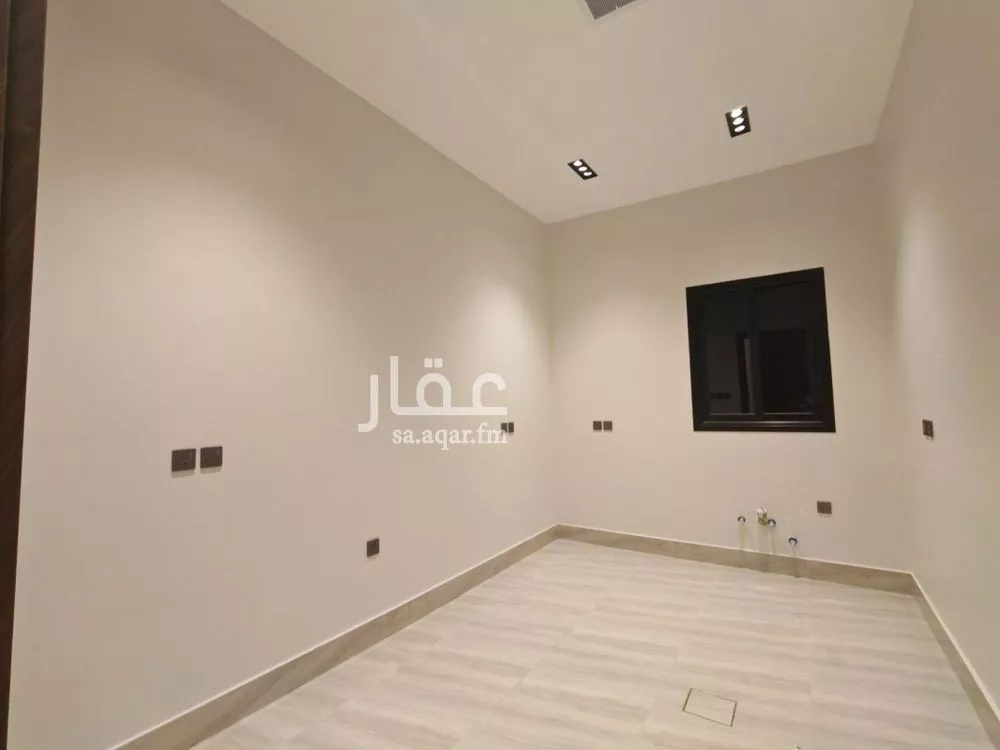 فيلا 6 غرف في الرمال 10