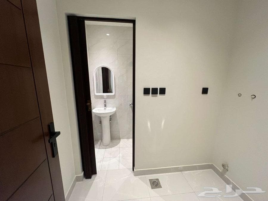 شقة 5 غرف في ولي العهد 10