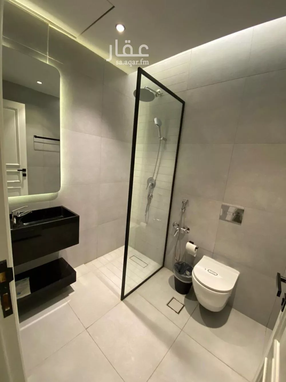 شقة 3 غرف في الملقا 5