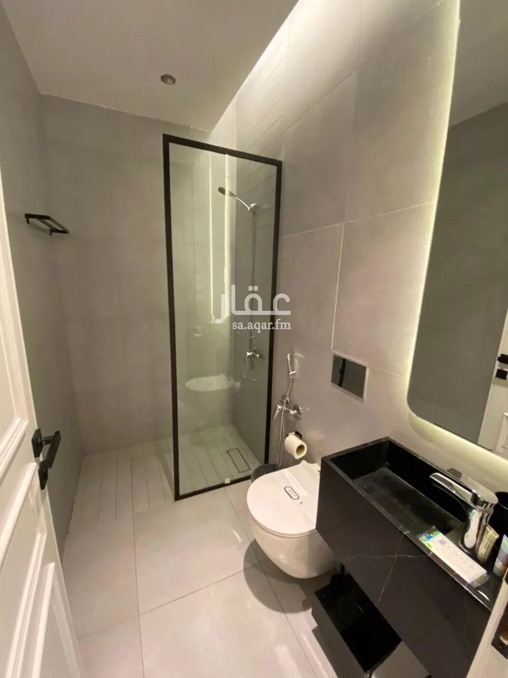 شقة 3 غرف في الملقا 6