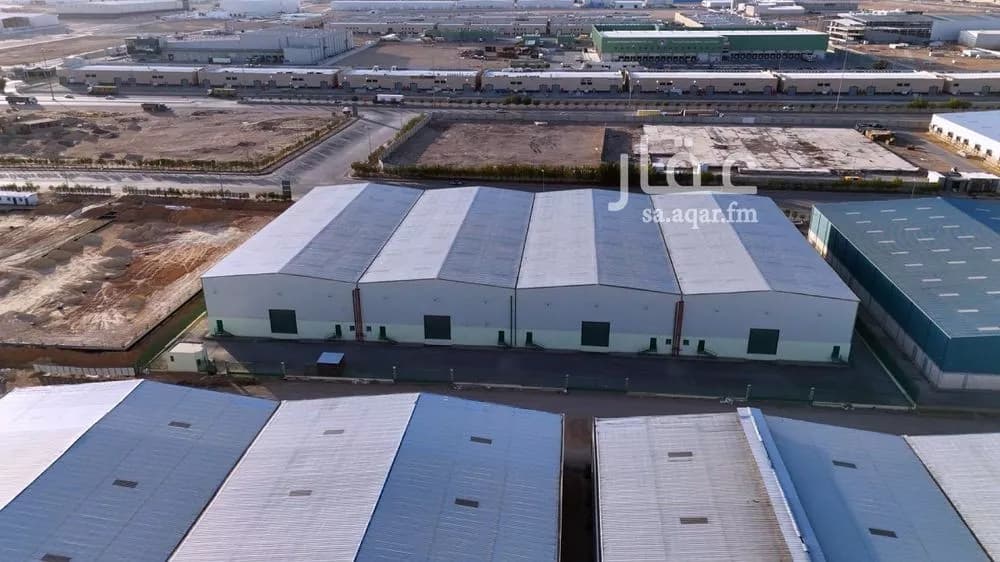مستودع 12746 م² في الرياض 3