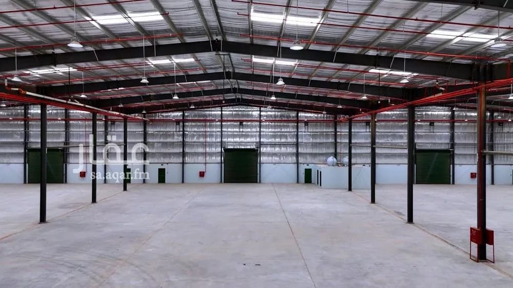 مستودع 12746 م² في الرياض 10