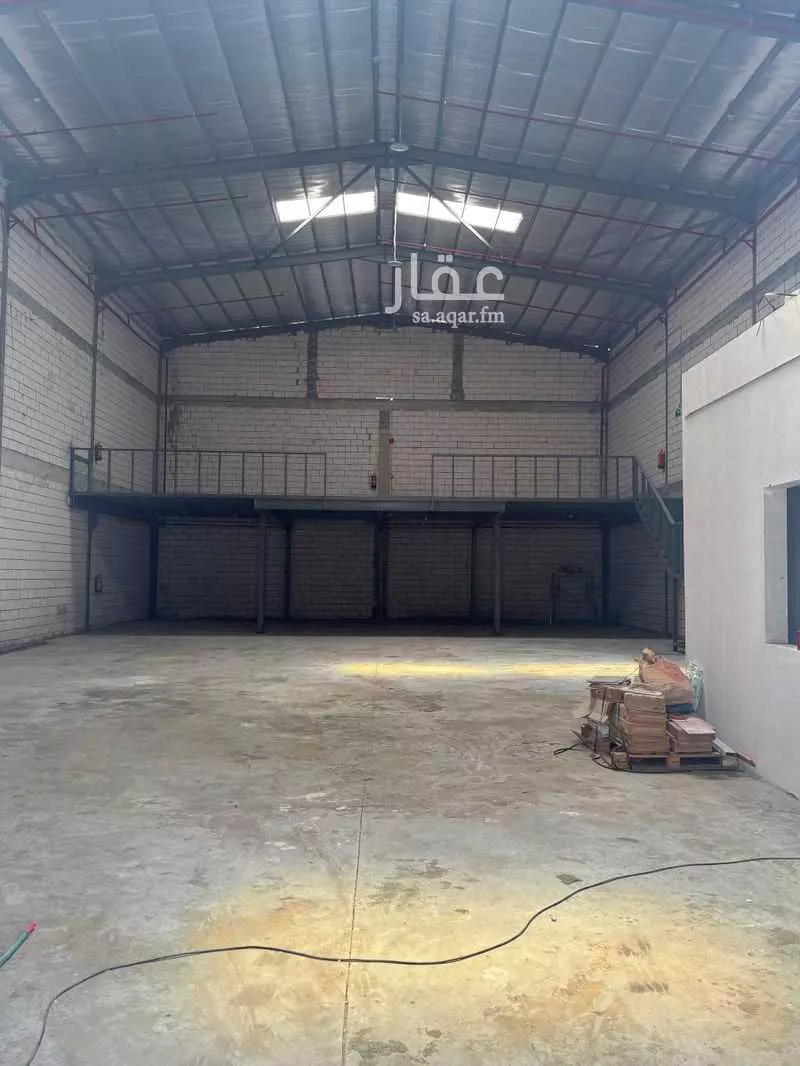 مستودع 775 م² في الفيصلية 6