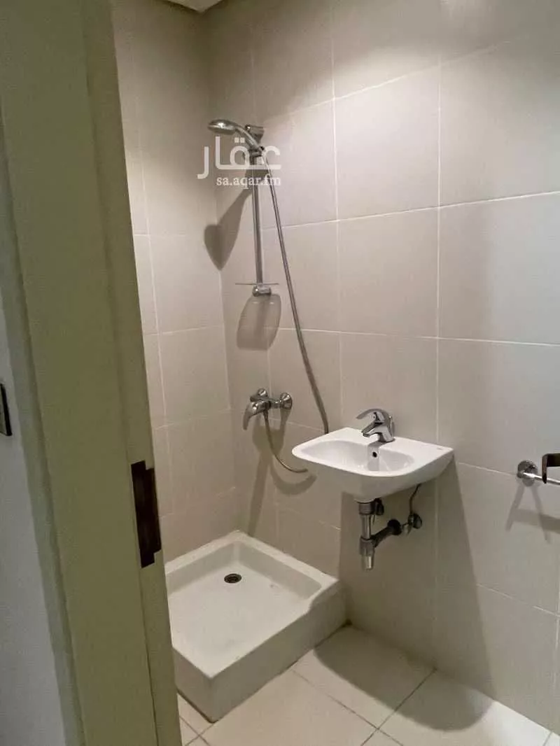 شقة 3 غرف في العليا 4