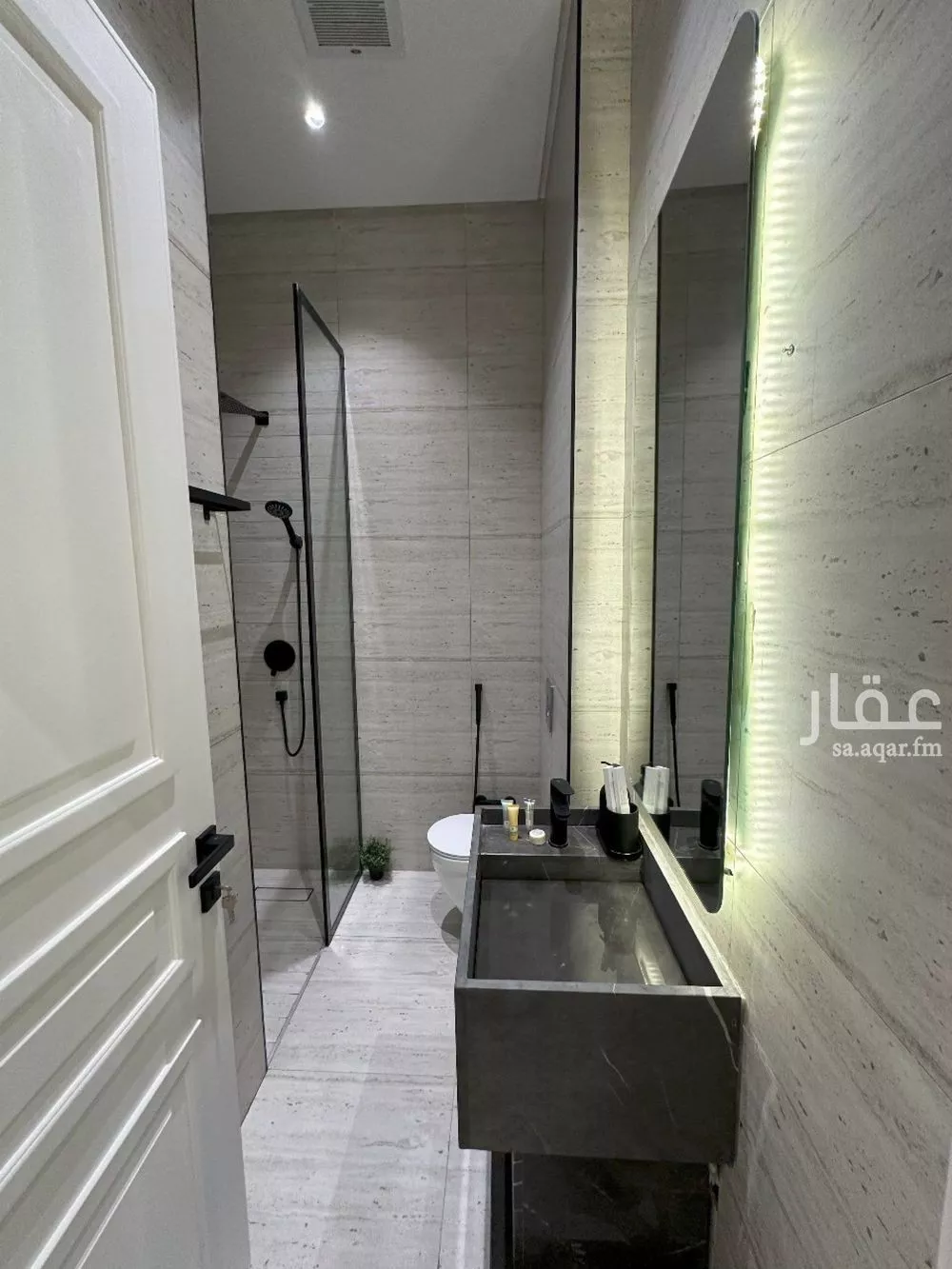 شقة 3 غرف في الملقا 4