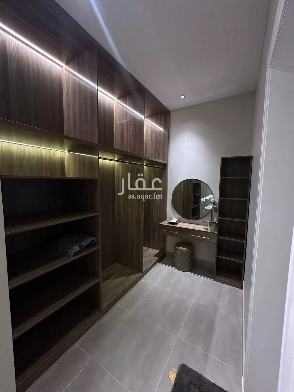 شقة 3 غرف في الملقا 4