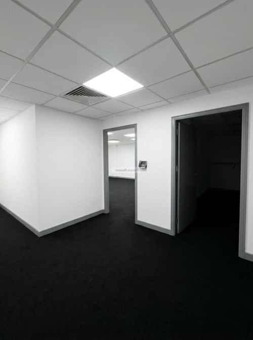 مكتب 10829 م² في الروضة 4