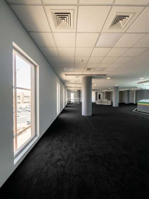 مكتب 10829 م² في الروضة 5