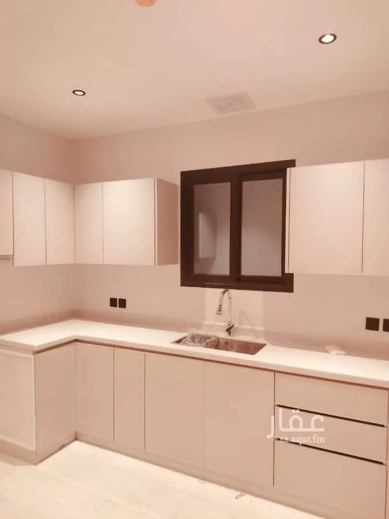 شقة 4 غرف في الحمرا 3