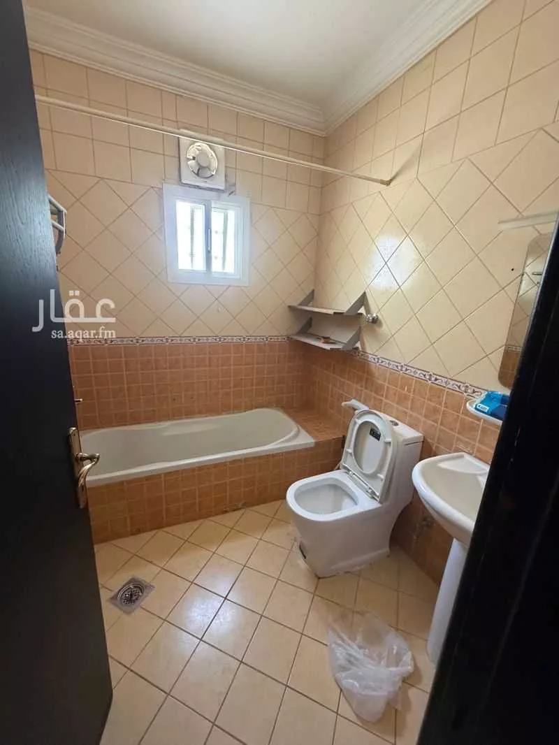 فيلا 4 غرف في البساتين 13