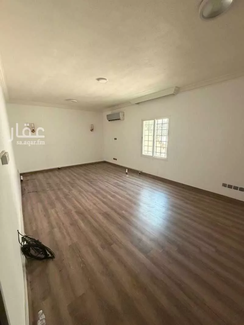 فيلا 4 غرف في البساتين 15