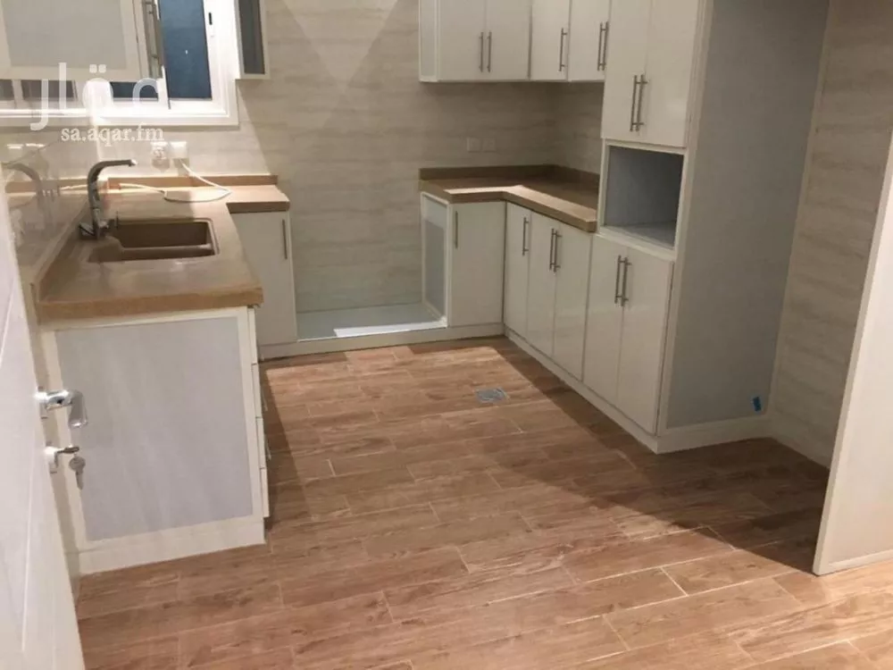 شقة 4 غرف في الملقا 5