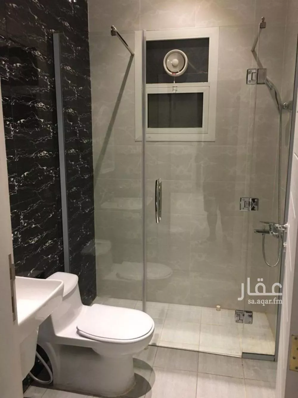 شقة 4 غرف في الملقا 9