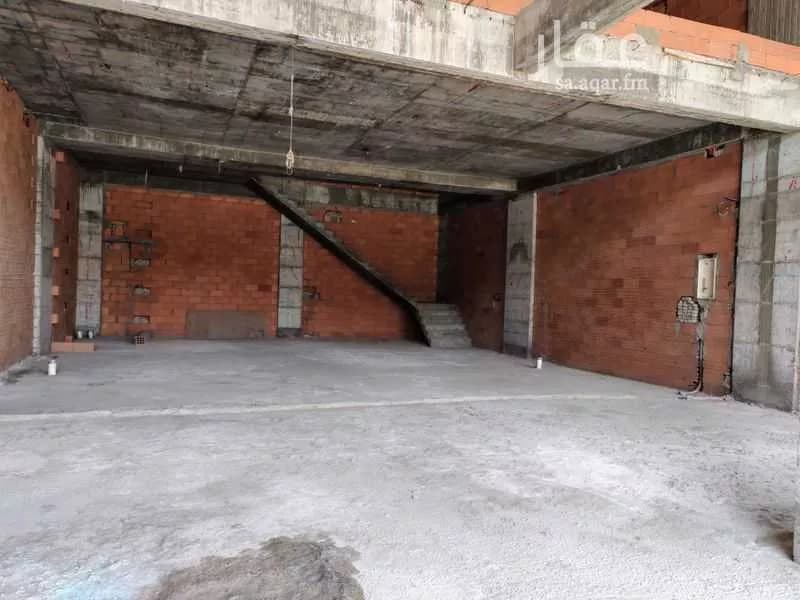 محل 340 م² في الحمراء و ام الجود 2