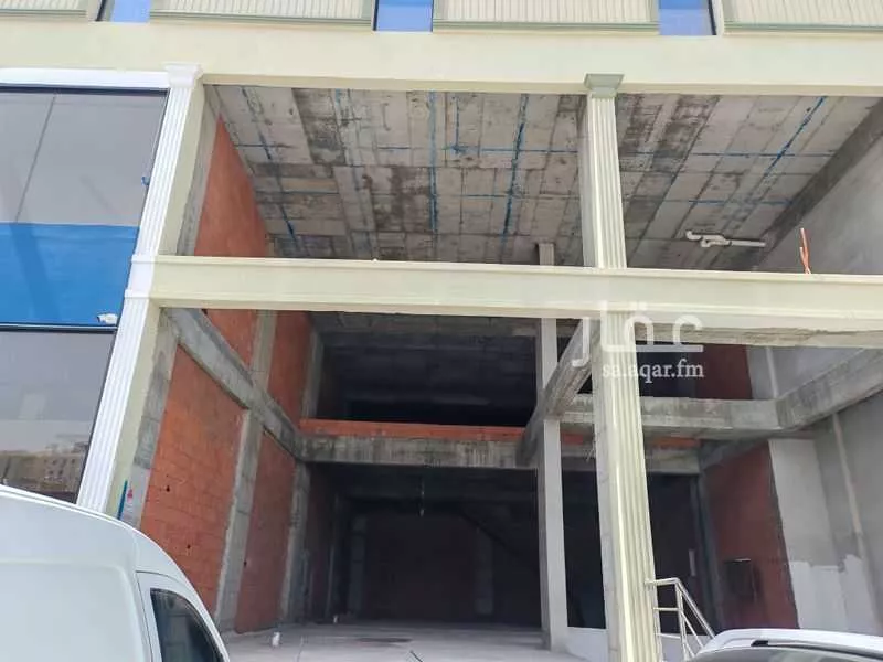 محل 340 م² في الحمراء و ام الجود 3