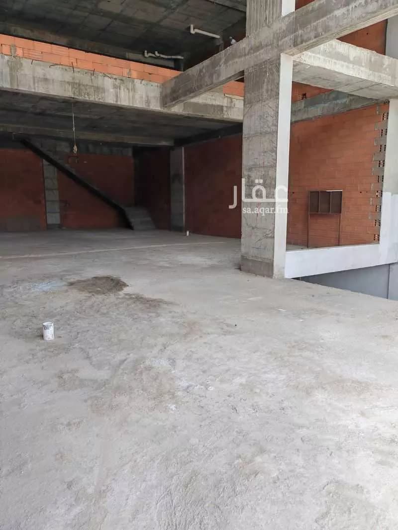 محل 340 م² في الحمراء و ام الجود 4