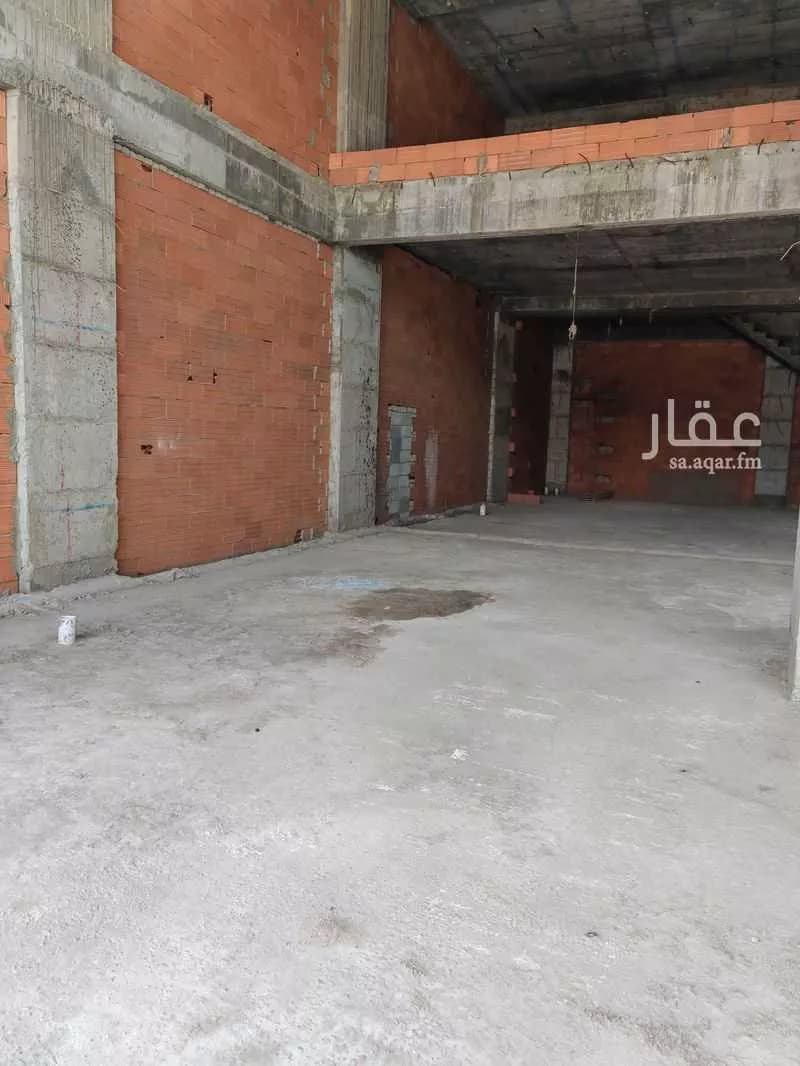 محل 340 م² في الحمراء و ام الجود 5