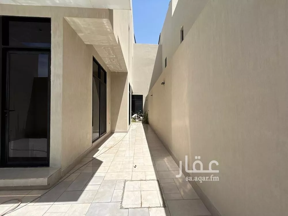 فيلا 5 غرف في النرجس 12