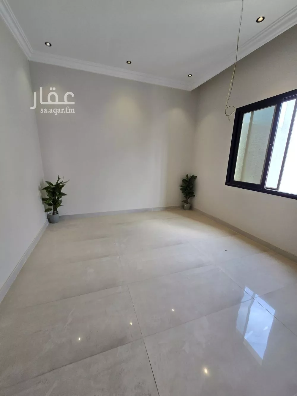 شقة 4 غرف في الحمرا 19