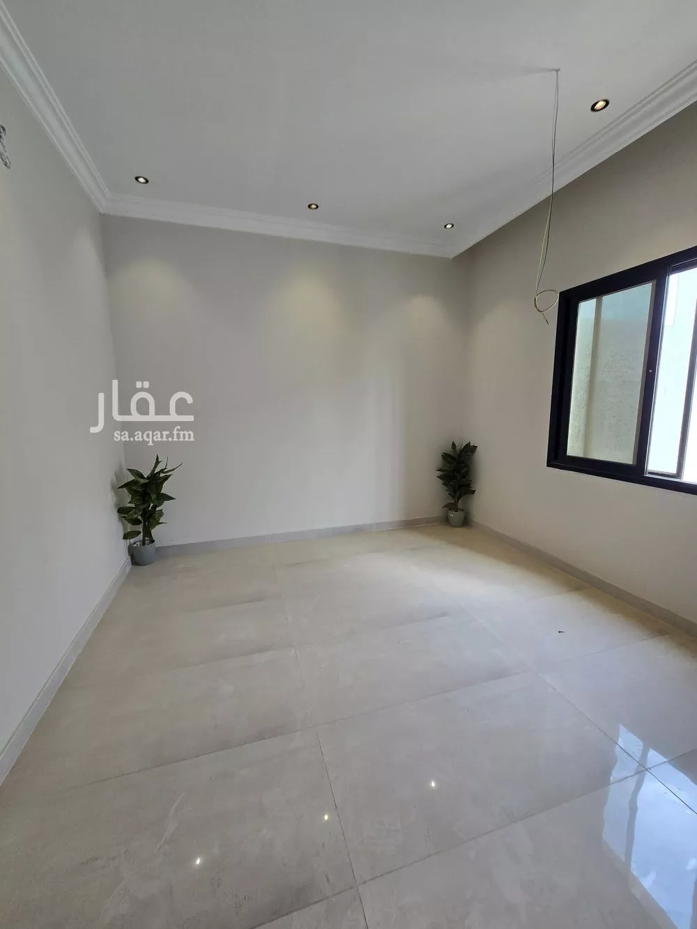 شقة 4 غرف في الحمرا 20