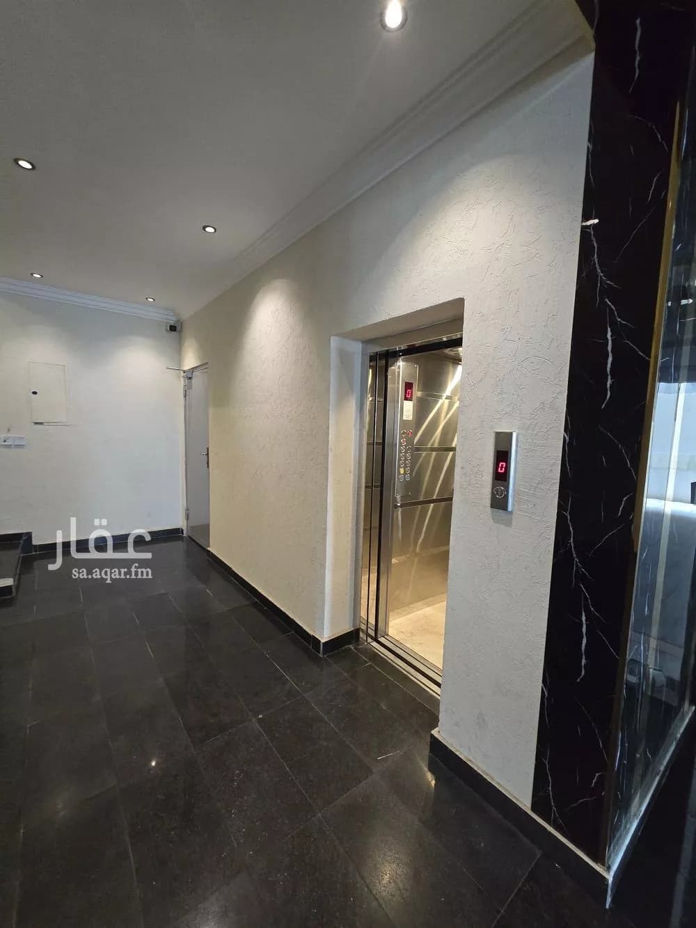 شقة 4 غرف في الحمرا 22