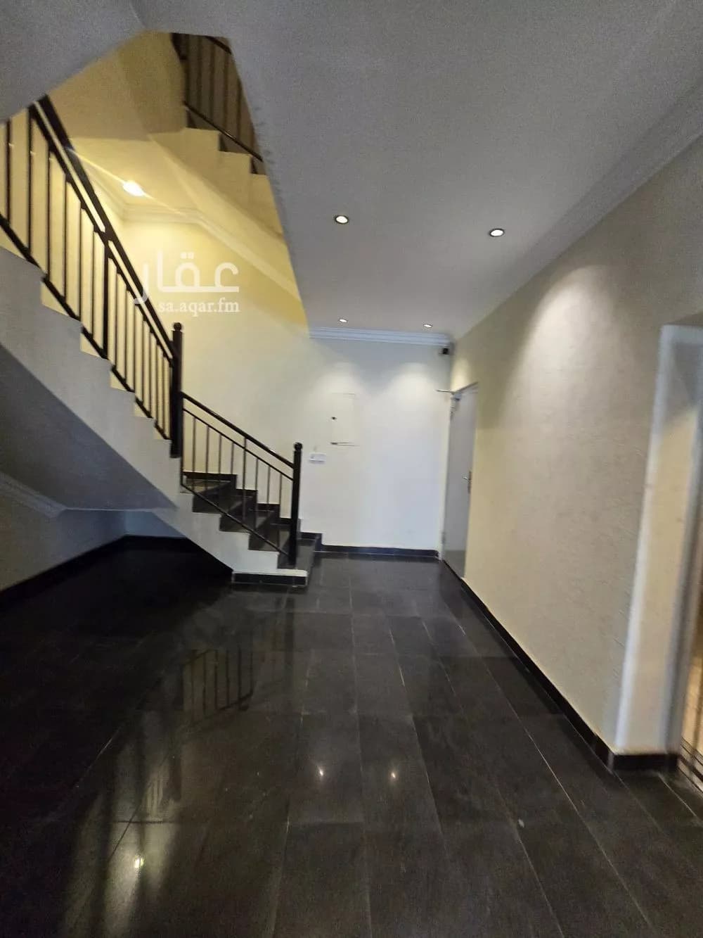 شقة 4 غرف في الحمرا 23