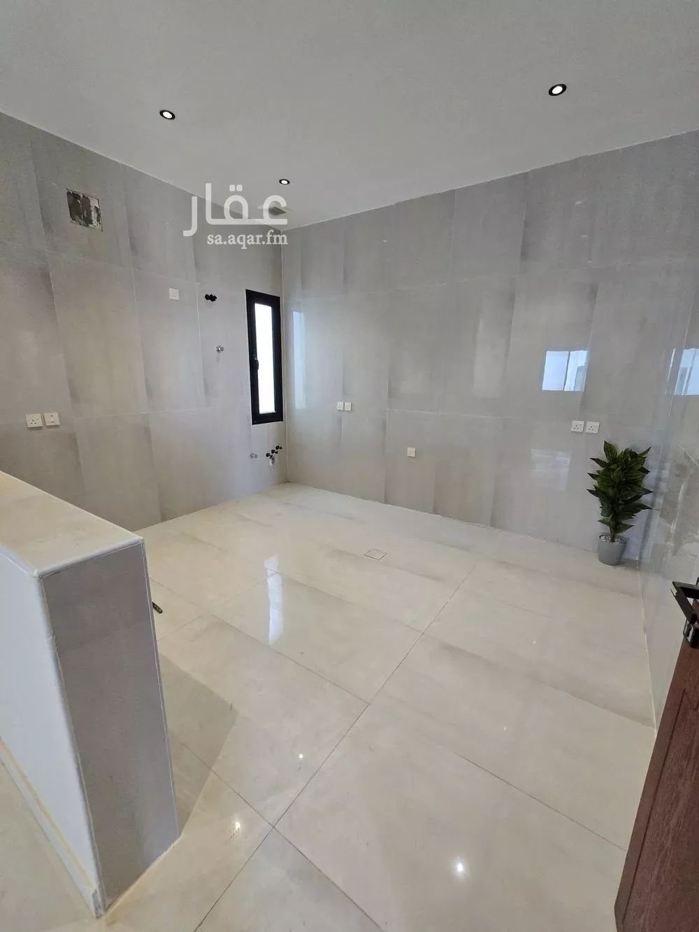 شقة 4 غرف في الحمرا 7