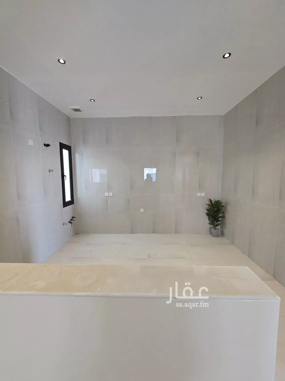 شقة 4 غرف في الحمرا 9