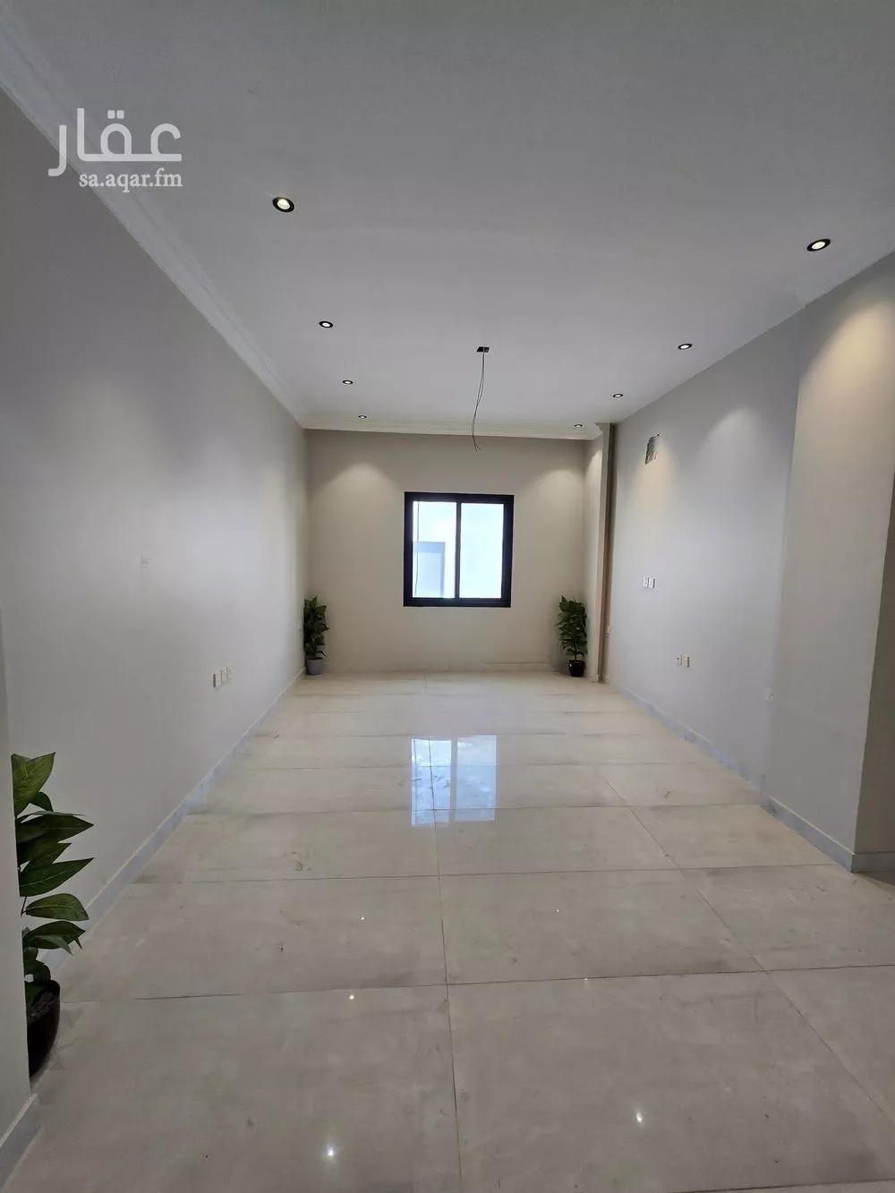 شقة 4 غرف في الحمرا 10