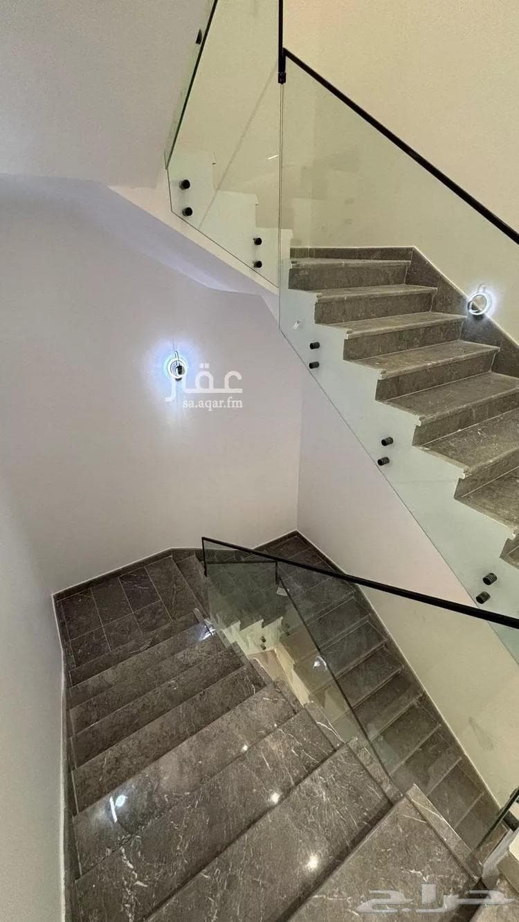 6 bedroom villa in Al Difa 7