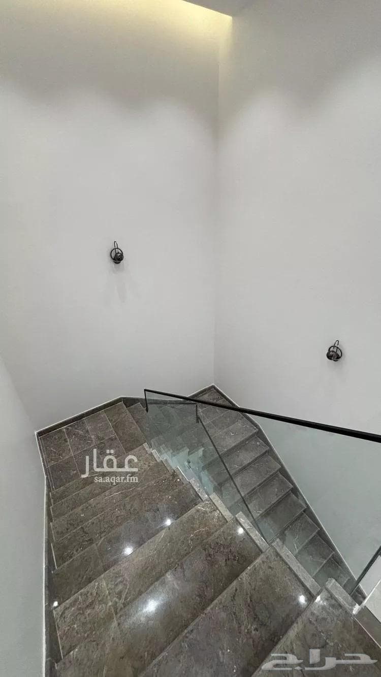 6 bedroom villa in Al Difa 8