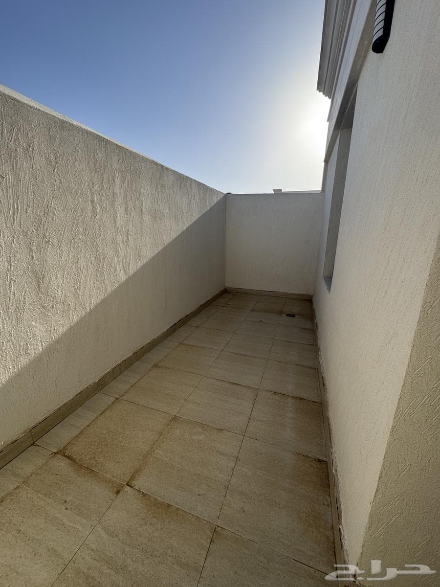 6 bedroom apartment in Al Janadriyah 1