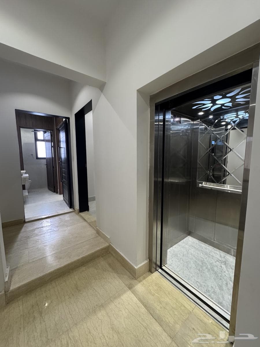 6 bedroom apartment in Al Janadriyah 2
