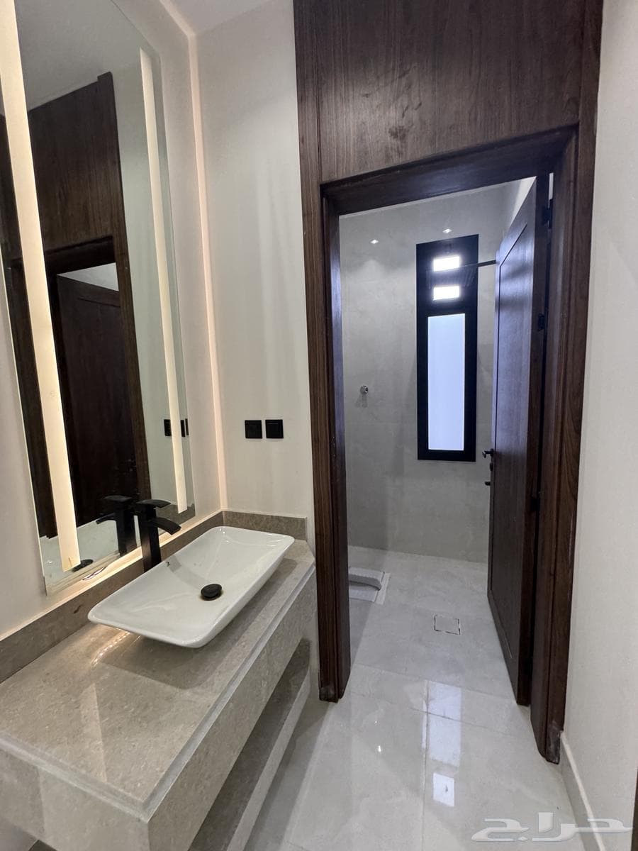 6 bedroom apartment in Al Janadriyah 6